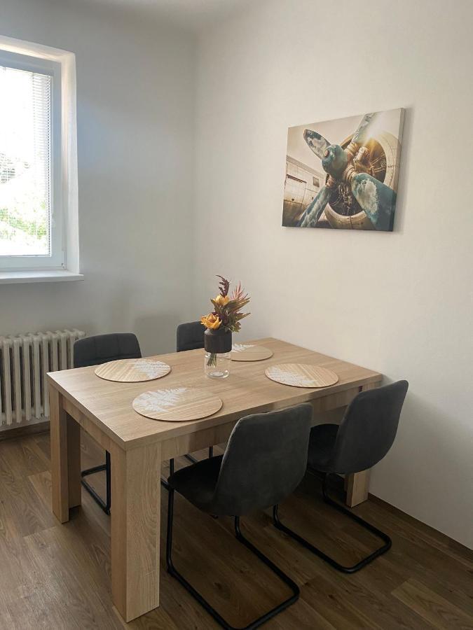 Cerna Ruze - Apartman 3 Plzen Bagian luar foto